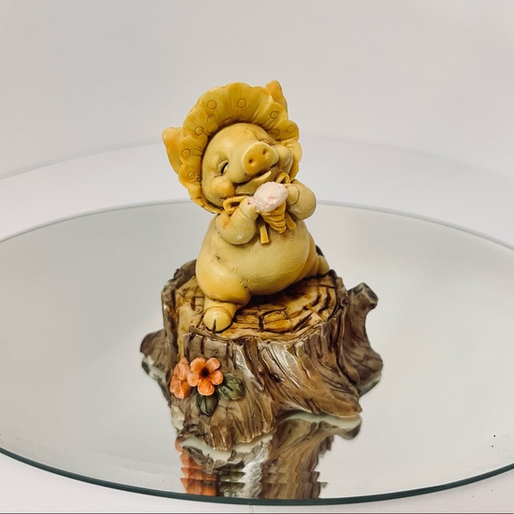 Pigsville 1992 Piglet Figurine Eating Ice Cream Wearing a Bonnet Sitting On Log - Picture 1 of 5
